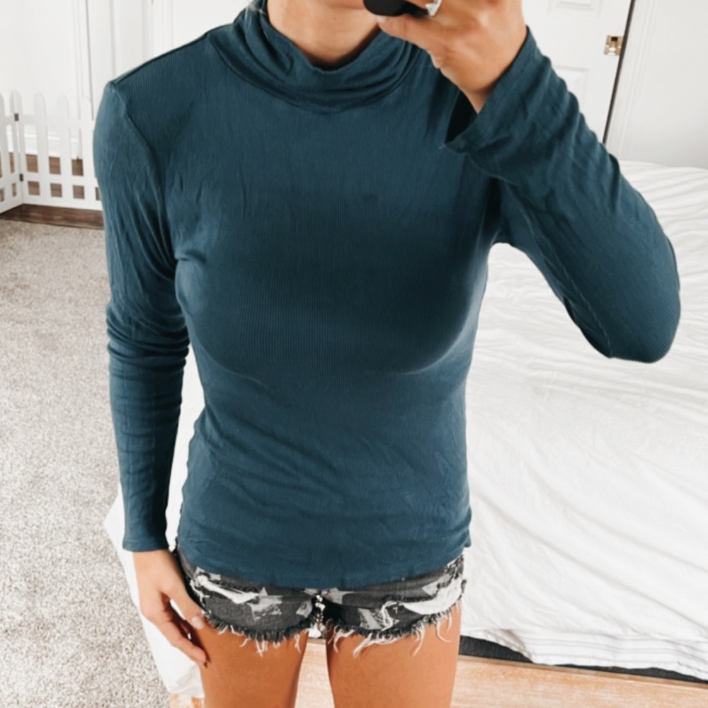 Anthropologie 9-Hi 5 STCL Ribbed Turtleneck